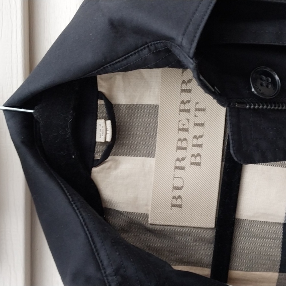 Burberry Black Trench Coat with Check Lining - Picture 8 of 14